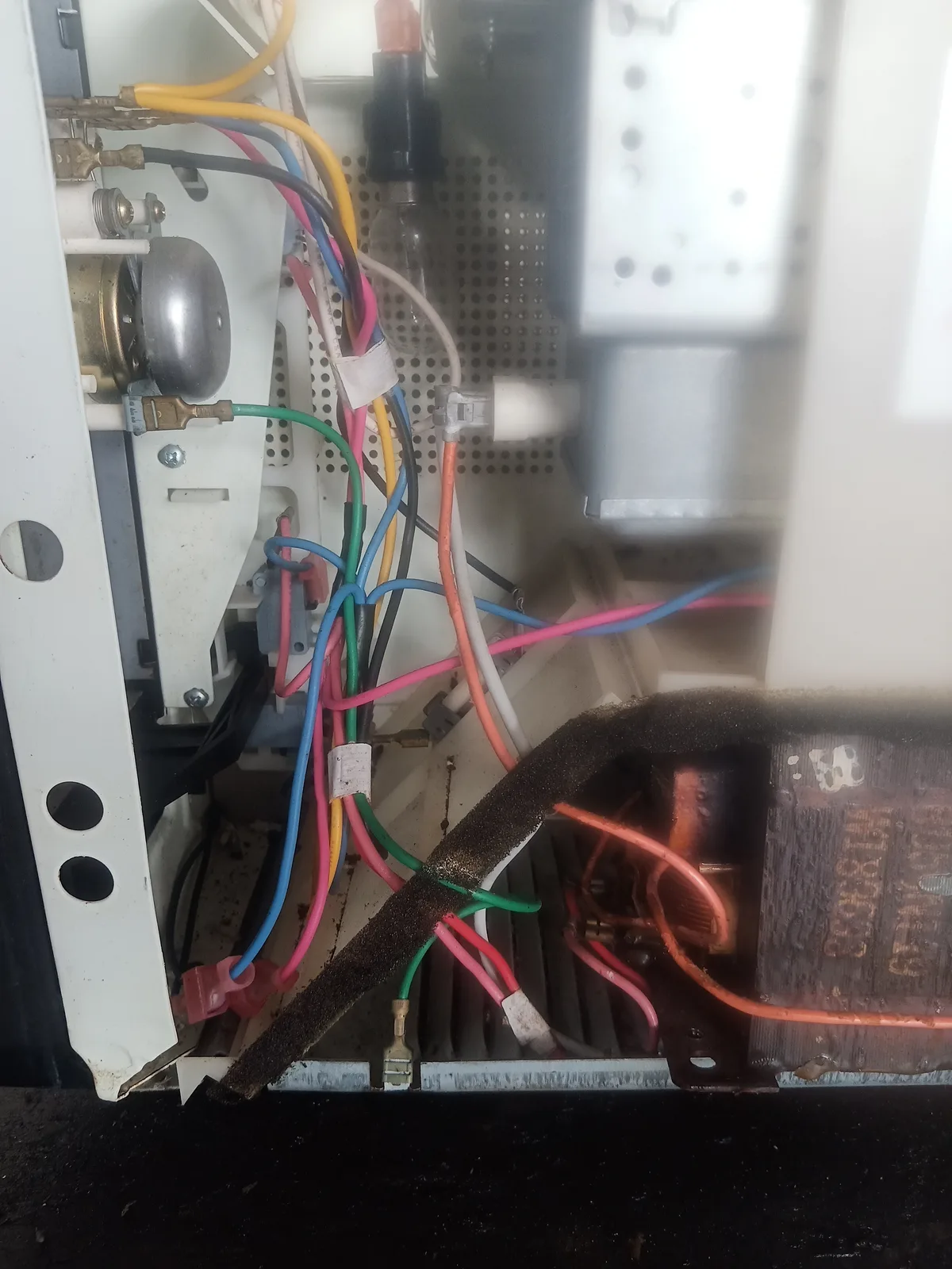 Inspección de cableado y componentes de control electromecánico